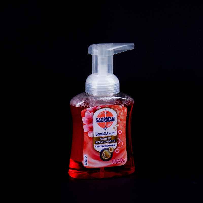 Sametová pěna na ruce Sagrotan s vůní třešňového květu a růží